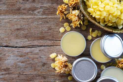 DIY  Natural Lip Balm Using Bees Wax 